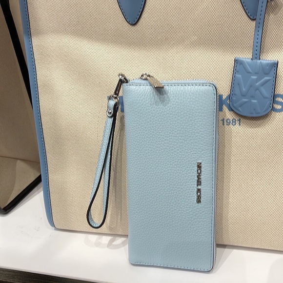 Brand New with Tag authentic Michael Kors Jet Set Travel Large Travl CONTINENTAL - Picture 5 of 16